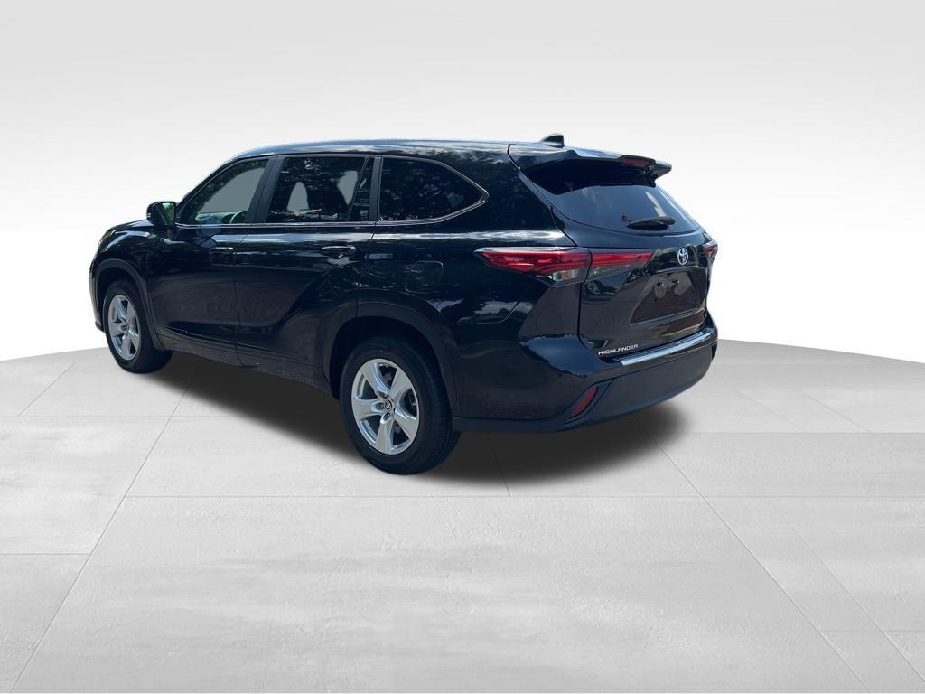 used 2023 Toyota Highlander car, priced at $28,218