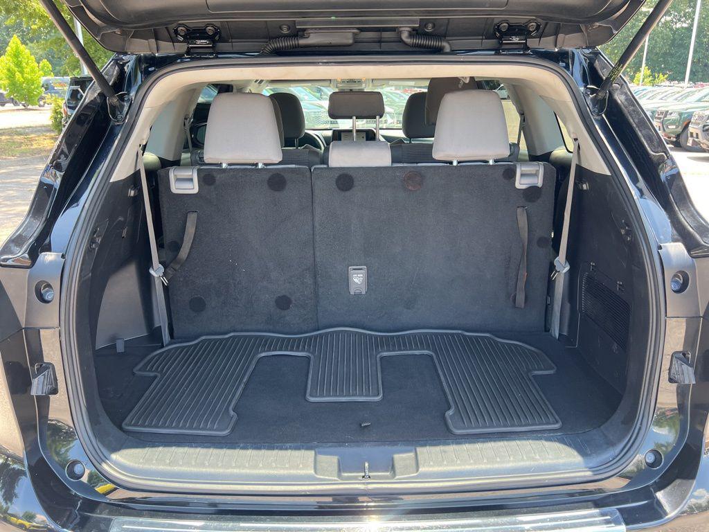 used 2023 Toyota Highlander car, priced at $28,218