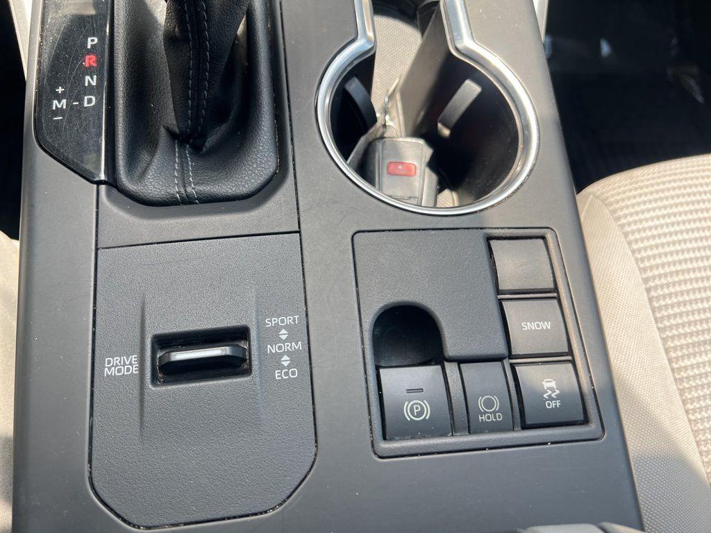 used 2023 Toyota Highlander car, priced at $28,218