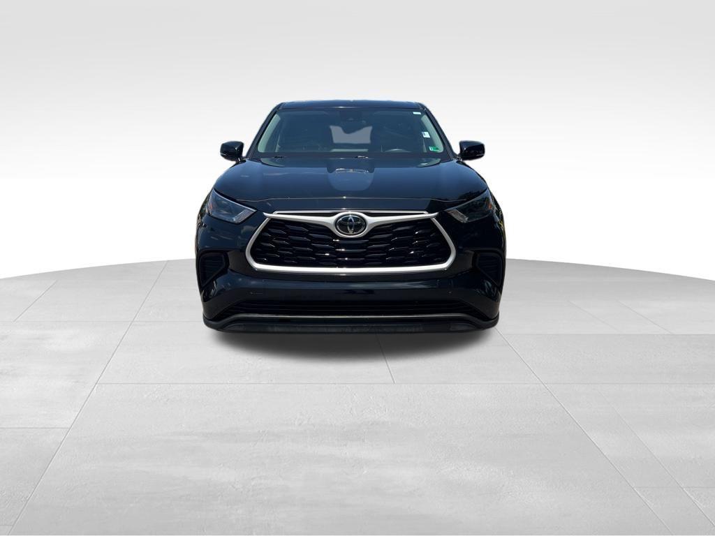 used 2023 Toyota Highlander car, priced at $28,218