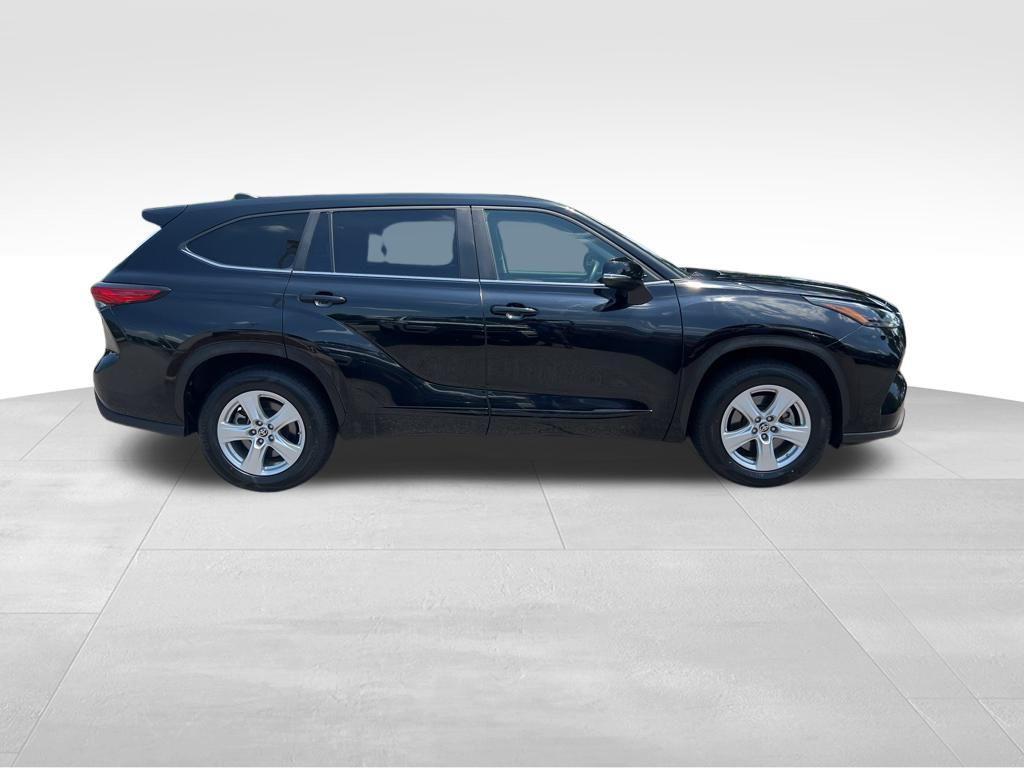 used 2023 Toyota Highlander car, priced at $28,218