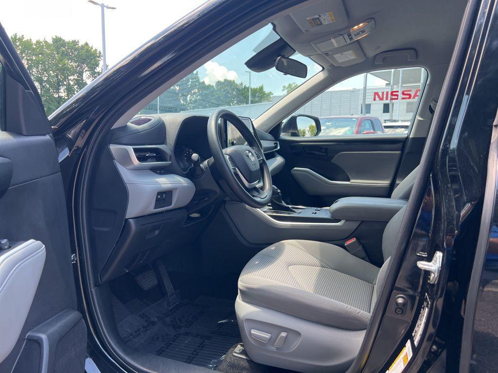 used 2023 Toyota Highlander car, priced at $28,218