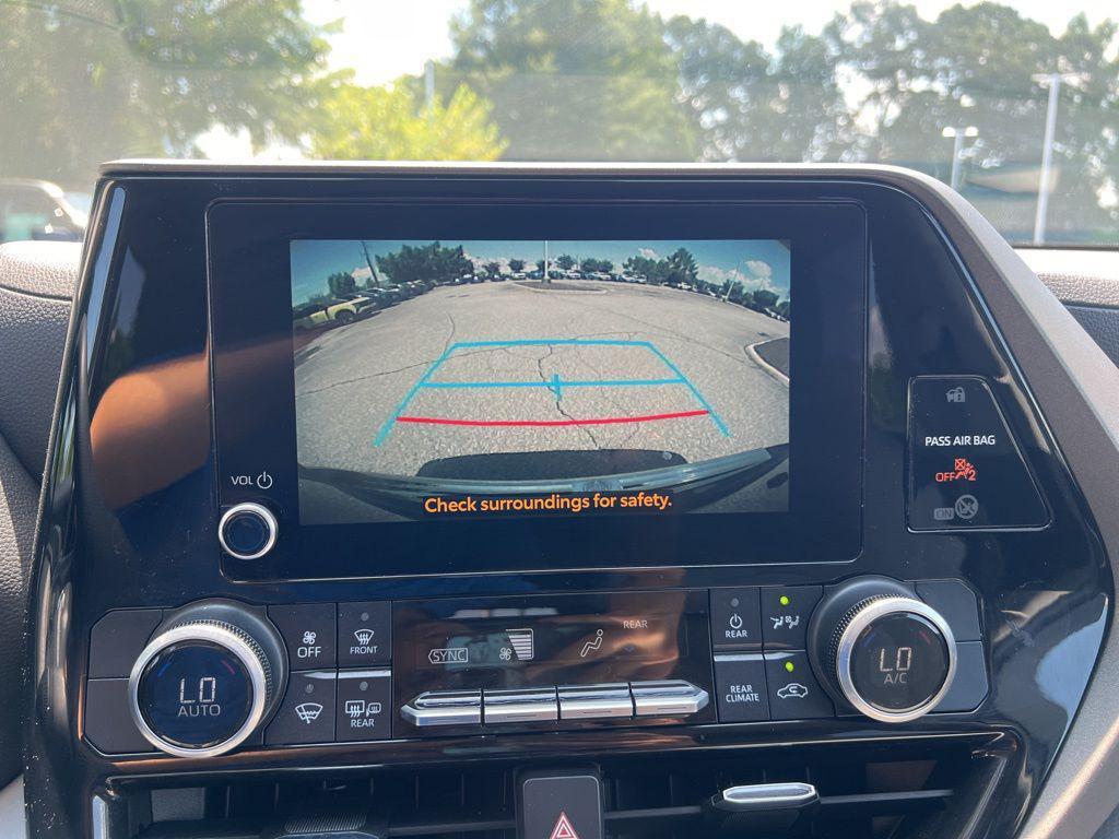 used 2023 Toyota Highlander car, priced at $28,218