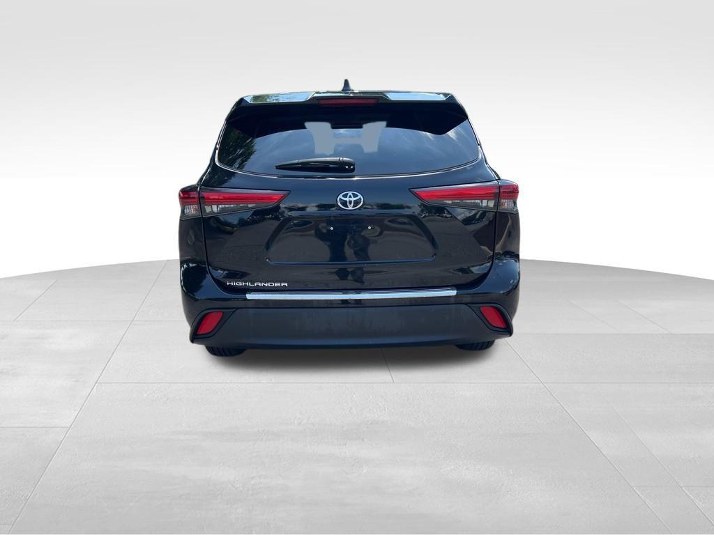 used 2023 Toyota Highlander car, priced at $28,218