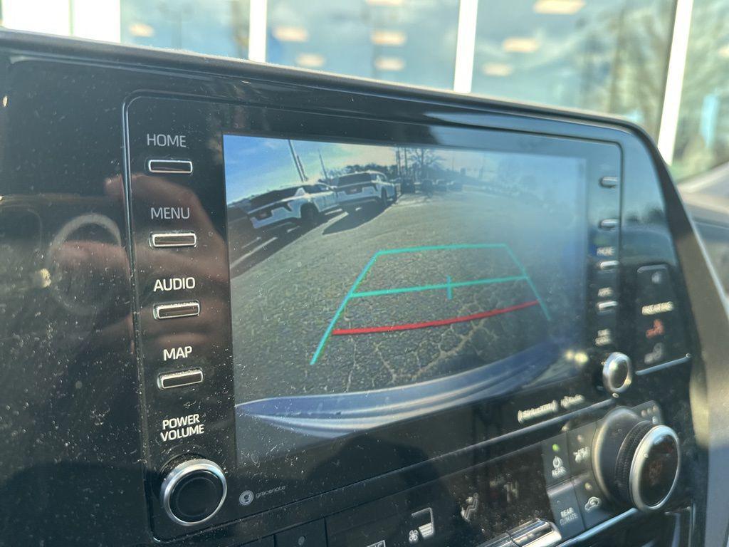 used 2022 Toyota Highlander car, priced at $34,499