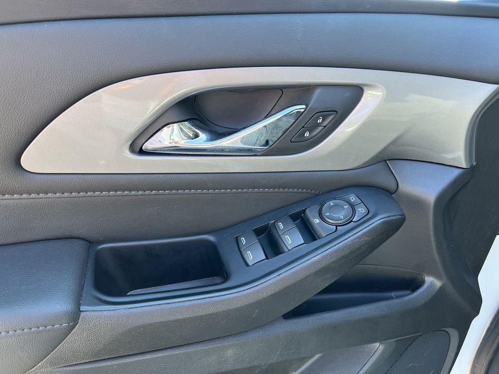 used 2023 Chevrolet Traverse car, priced at $30,000