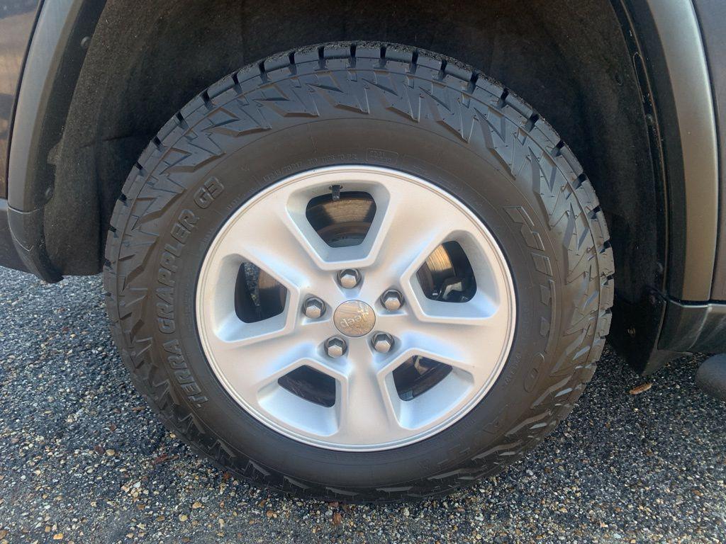 used 2015 Jeep Grand Cherokee car, priced at $7,725