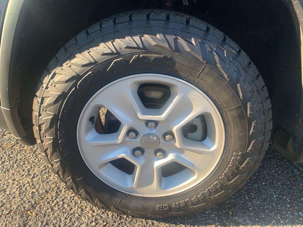 used 2015 Jeep Grand Cherokee car, priced at $7,725