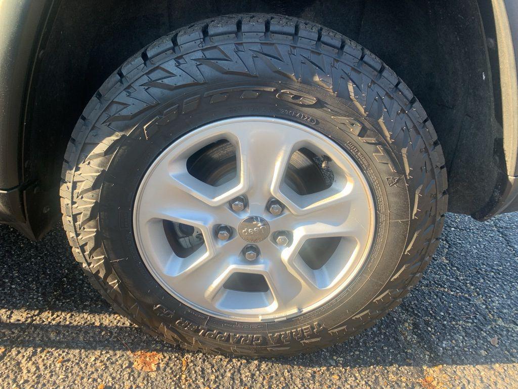 used 2015 Jeep Grand Cherokee car, priced at $7,725