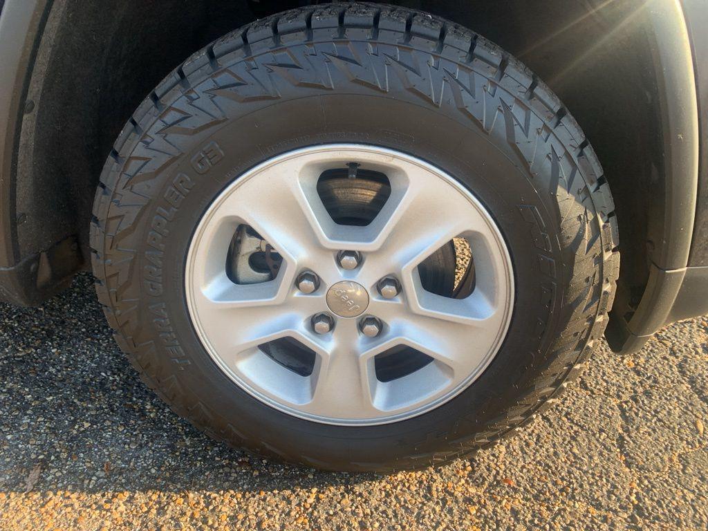 used 2015 Jeep Grand Cherokee car, priced at $7,725