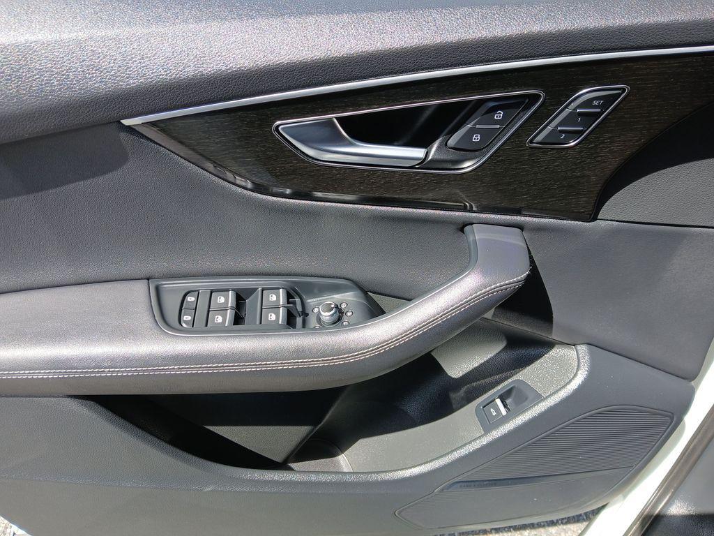 used 2025 Audi Q7 car, priced at $47,400