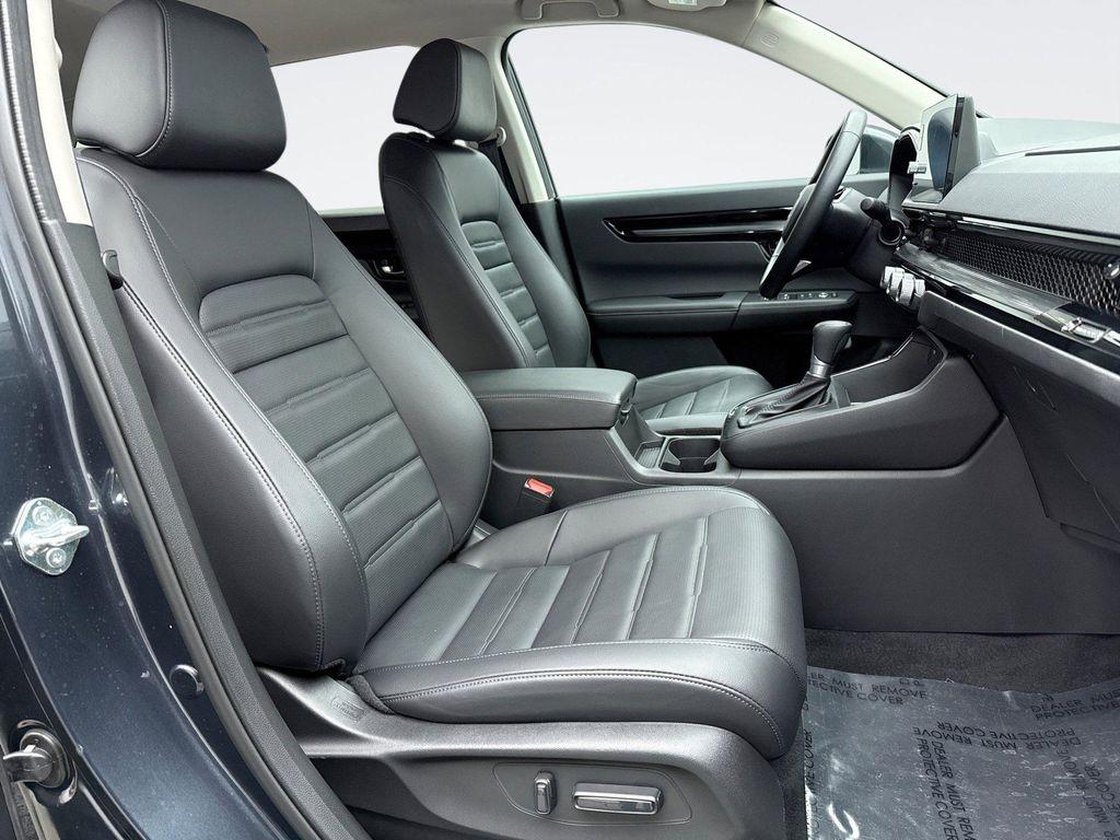 used 2025 Honda CR-V car, priced at $33,599