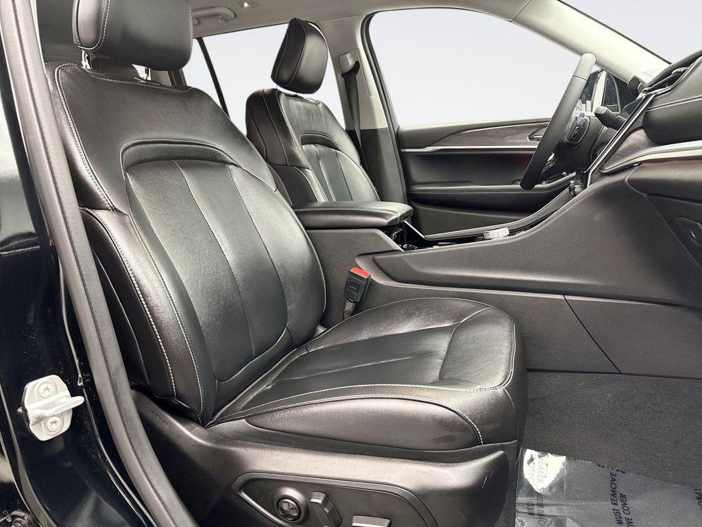 used 2023 Jeep Grand Cherokee car, priced at $31,098