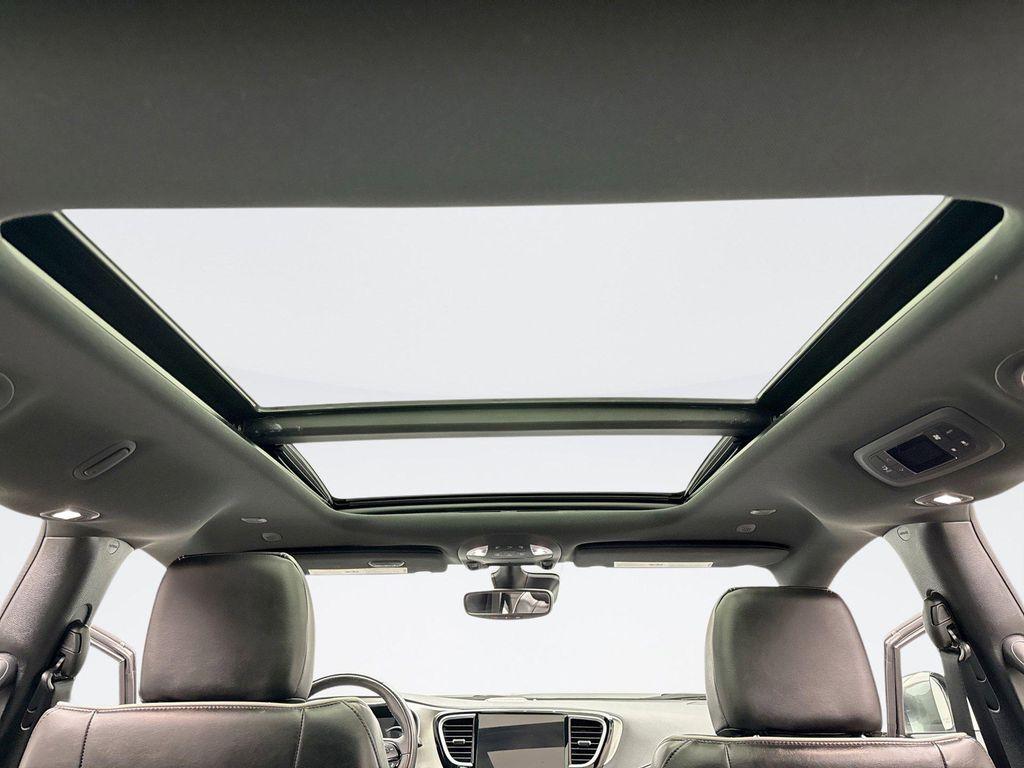 used 2022 Chrysler Pacifica Hybrid car, priced at $32,699