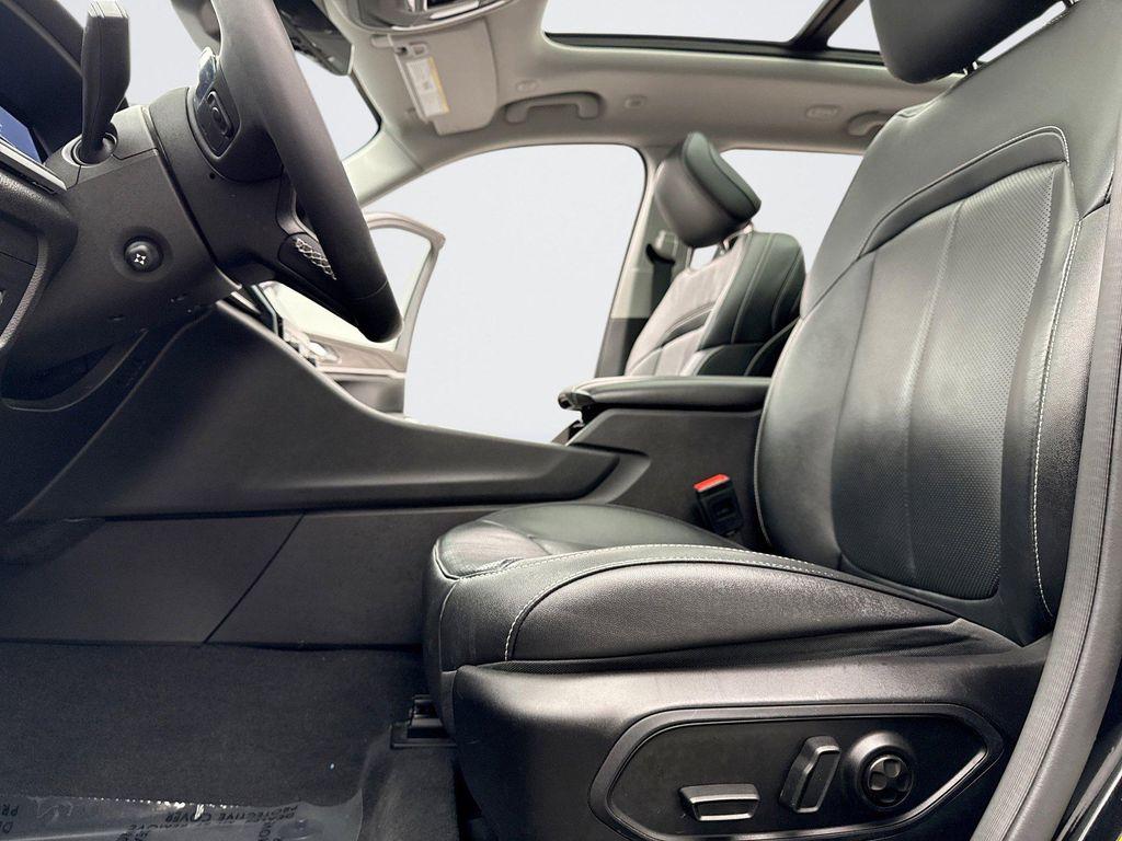 used 2023 Jeep Grand Cherokee car, priced at $30,198