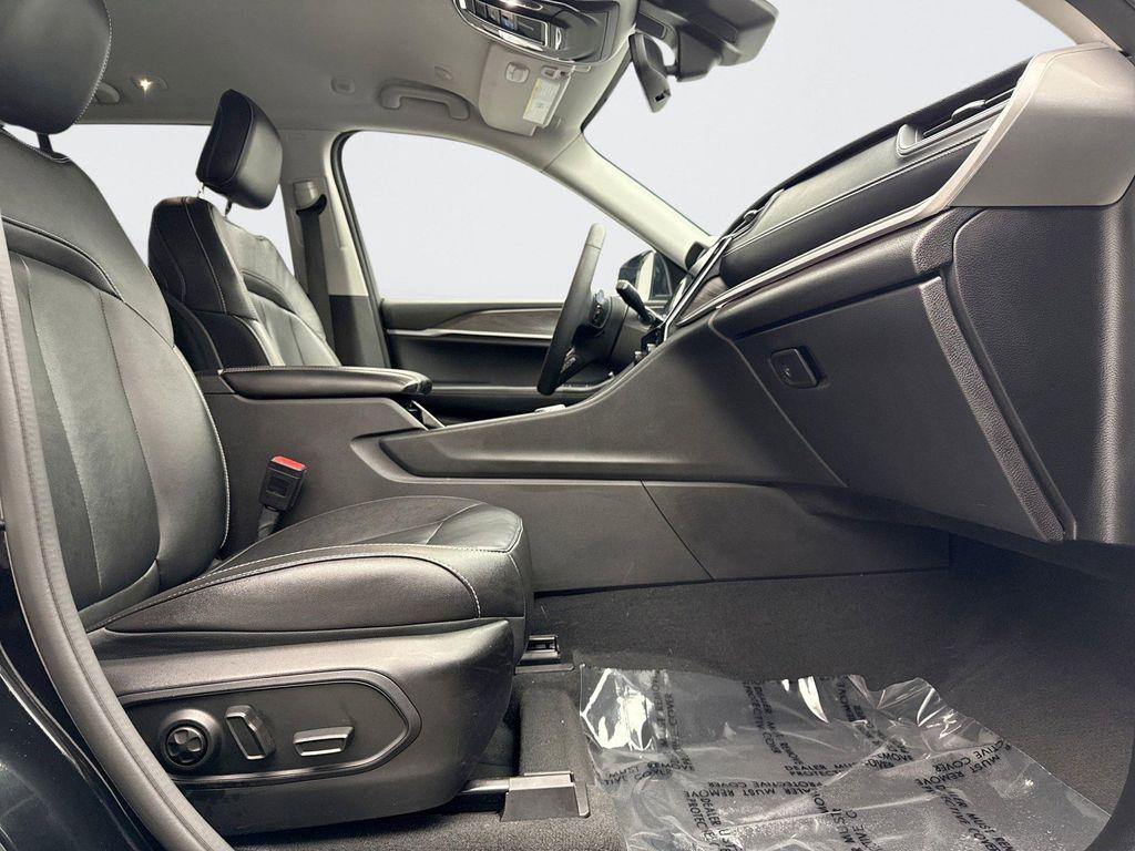 used 2023 Jeep Grand Cherokee car, priced at $33,899