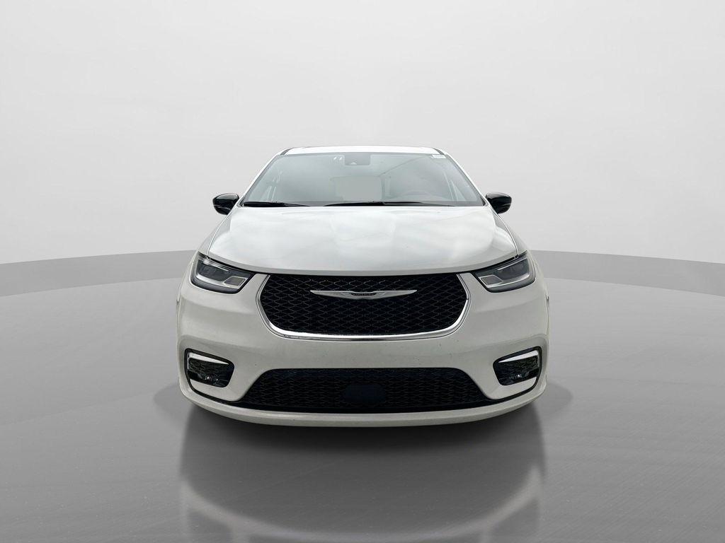 used 2025 Chrysler Pacifica car, priced at $32,499