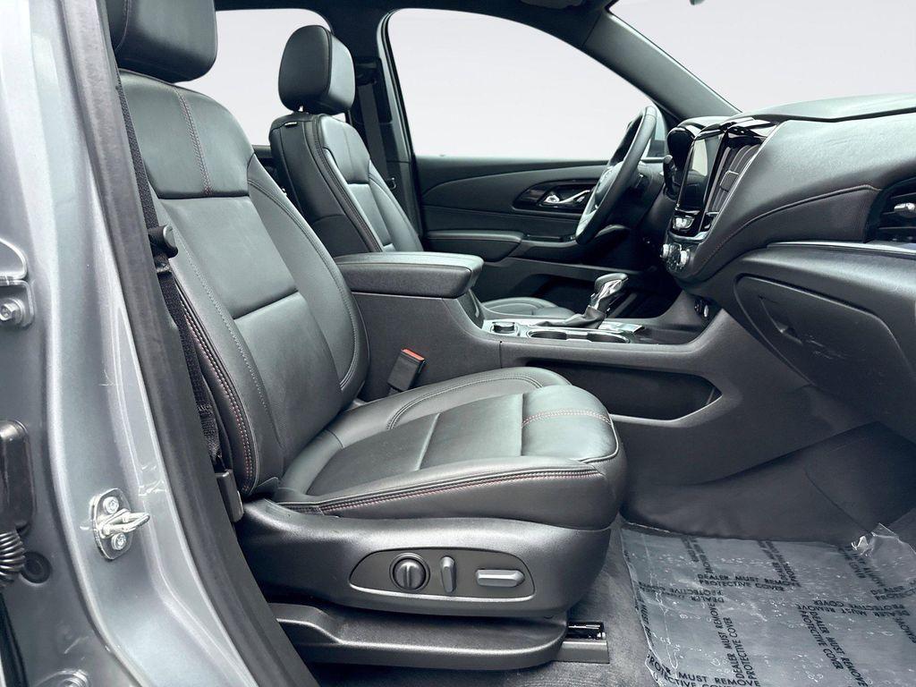used 2023 Chevrolet Traverse car, priced at $39,998