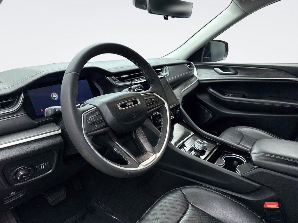 used 2023 Jeep Grand Cherokee car, priced at $31,399