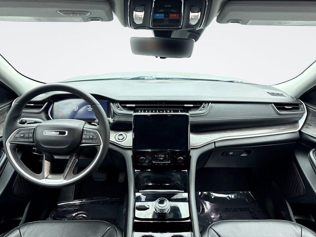 used 2023 Jeep Grand Cherokee car, priced at $31,399