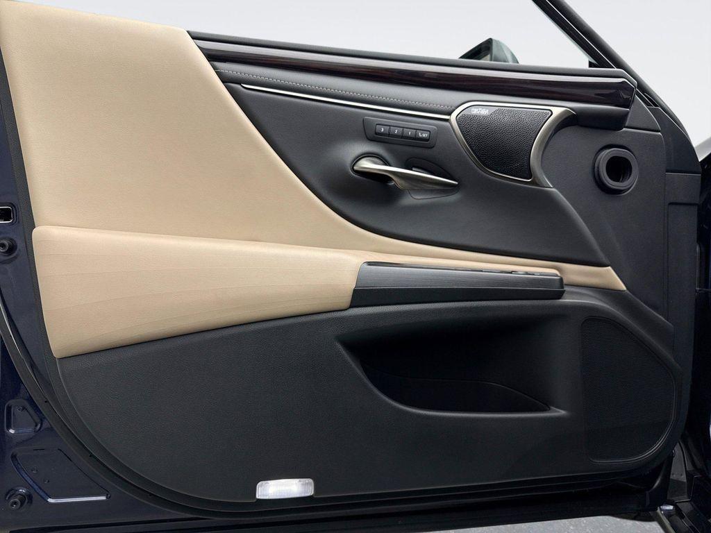 used 2020 Lexus ES 300h car, priced at $25,949