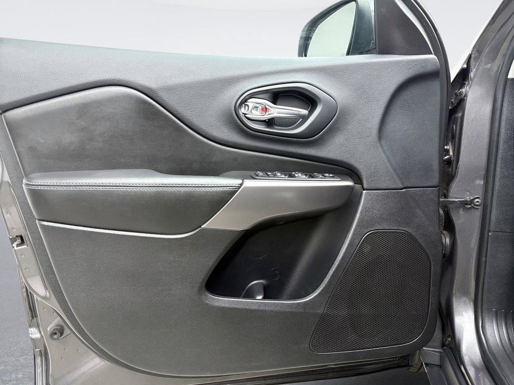 used 2019 Jeep Cherokee car, priced at $18,550