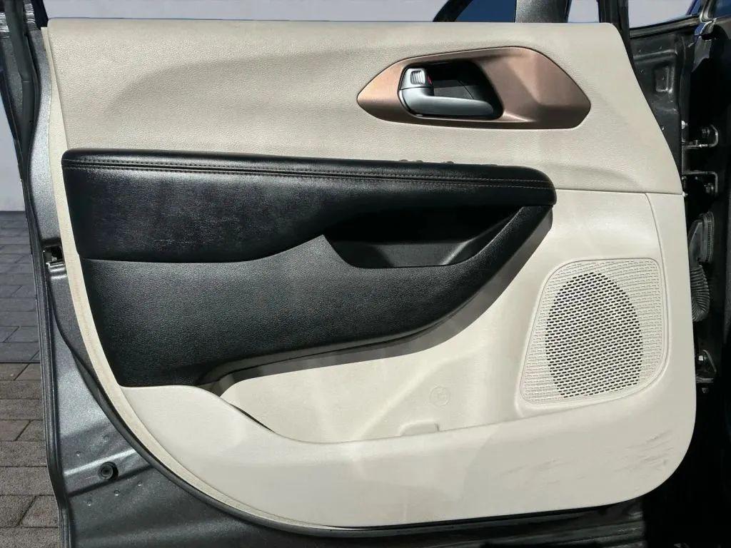 used 2017 Chrysler Pacifica car, priced at $11,984