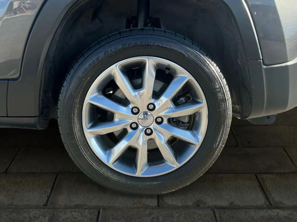 used 2014 Jeep Cherokee car, priced at $9,984