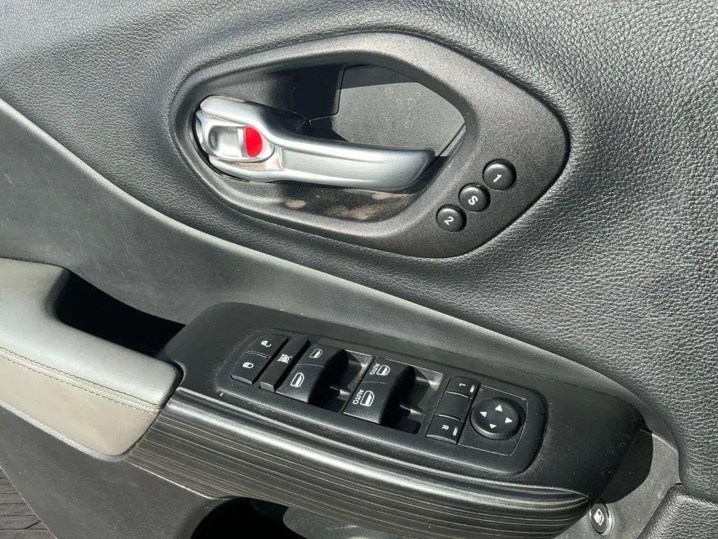 used 2014 Jeep Cherokee car, priced at $9,984