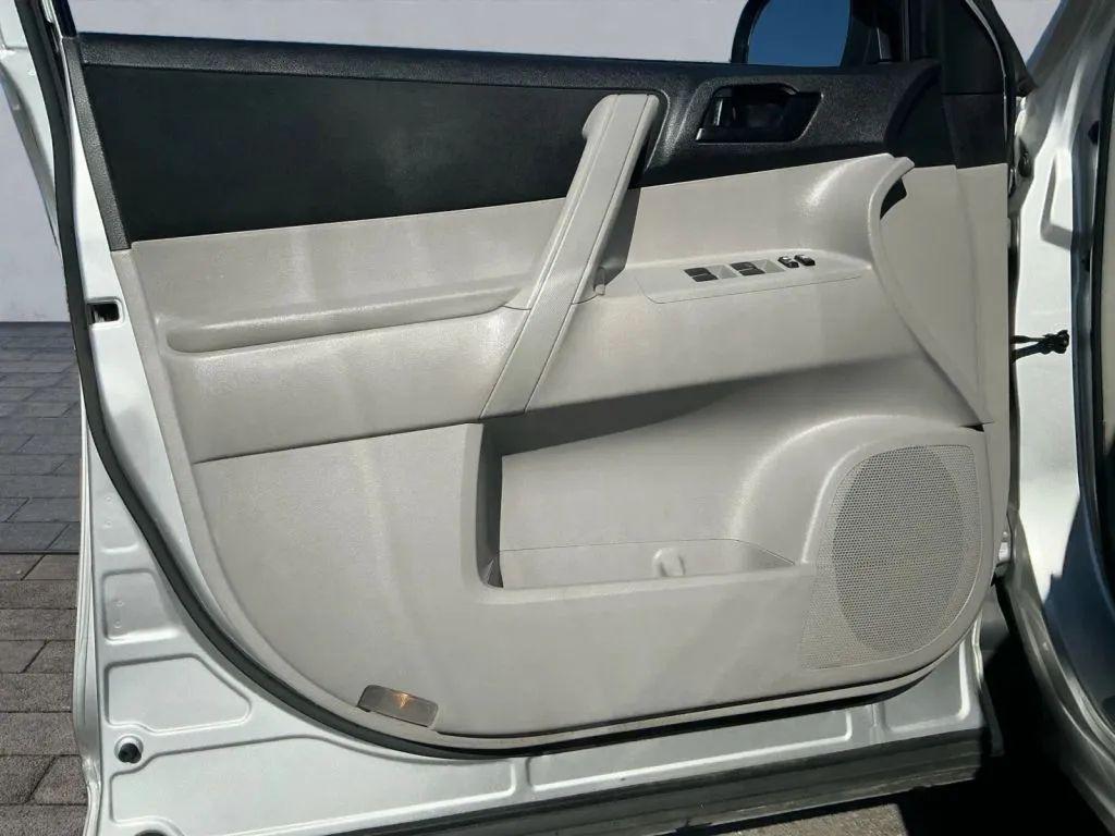 used 2011 Toyota Highlander car, priced at $12,484