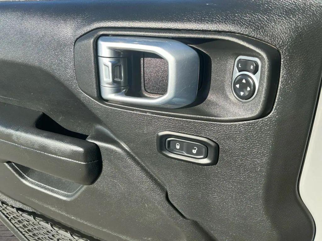 used 2022 Jeep Gladiator car, priced at $33,471