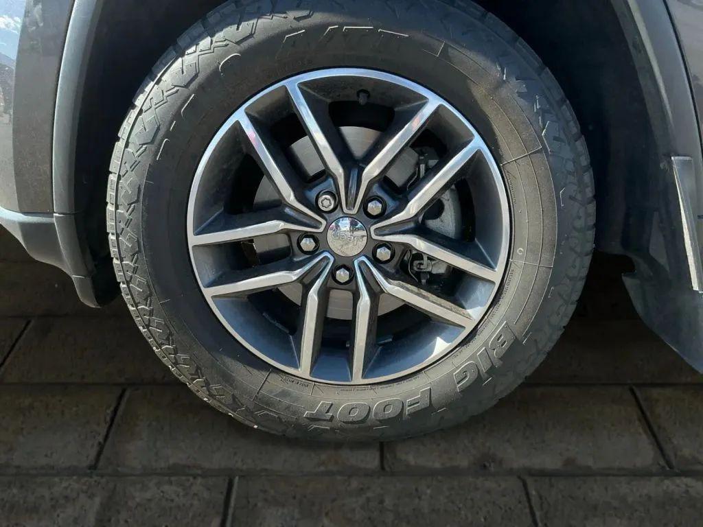 used 2017 Jeep Grand Cherokee car, priced at $13,484