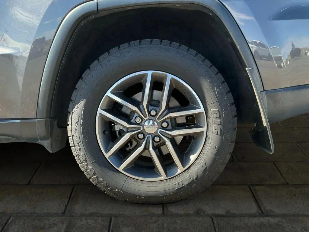 used 2017 Jeep Grand Cherokee car, priced at $13,484
