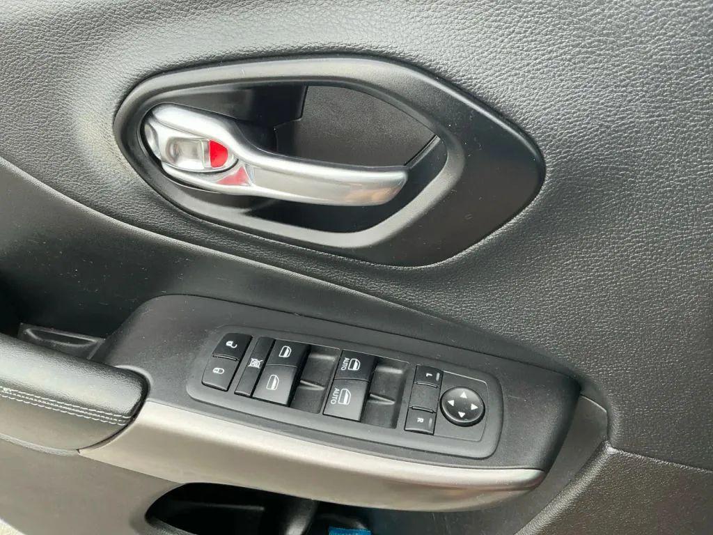 used 2020 Jeep Cherokee car, priced at $14,484