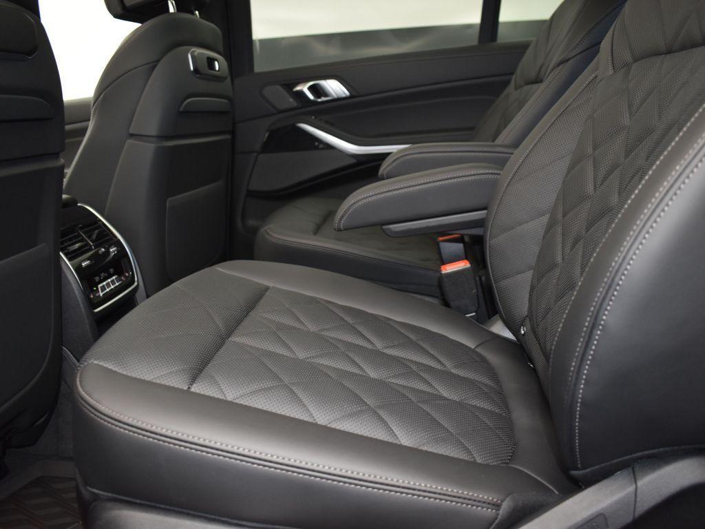 new 2026 BMW X7 car, priced at $101,265