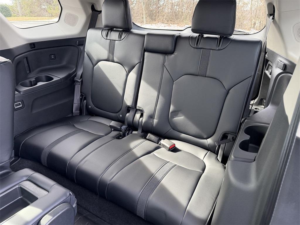 new 2025 Honda Pilot car, priced at $47,550