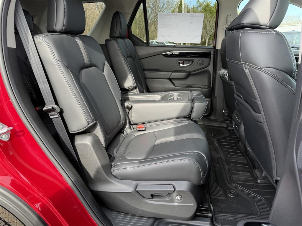 new 2025 Honda Pilot car, priced at $47,550