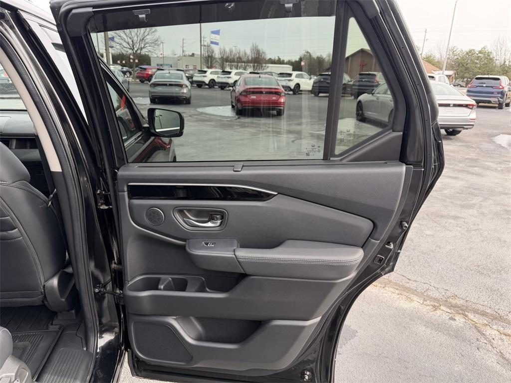 used 2025 Honda Pilot car, priced at $44,000