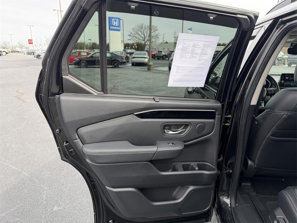 used 2025 Honda Pilot car, priced at $44,000