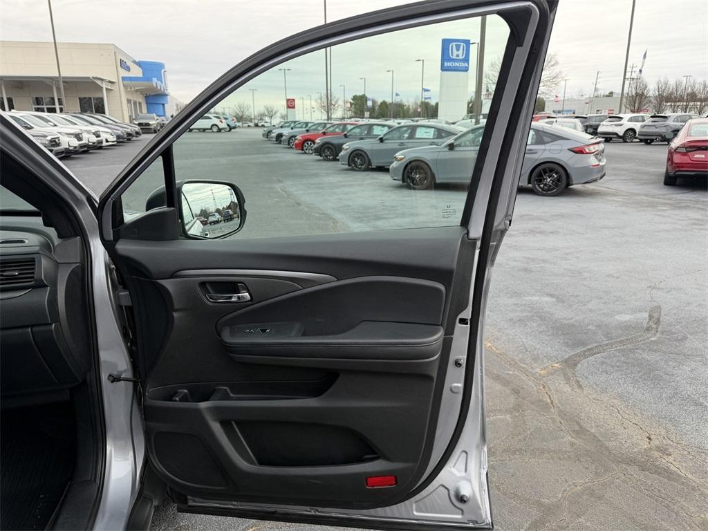 used 2022 Honda Pilot car, priced at $21,250