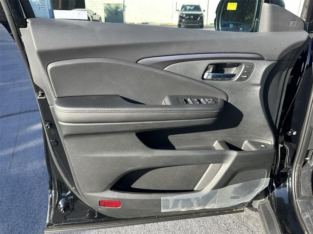 new 2025 Honda Ridgeline car, priced at $39,180