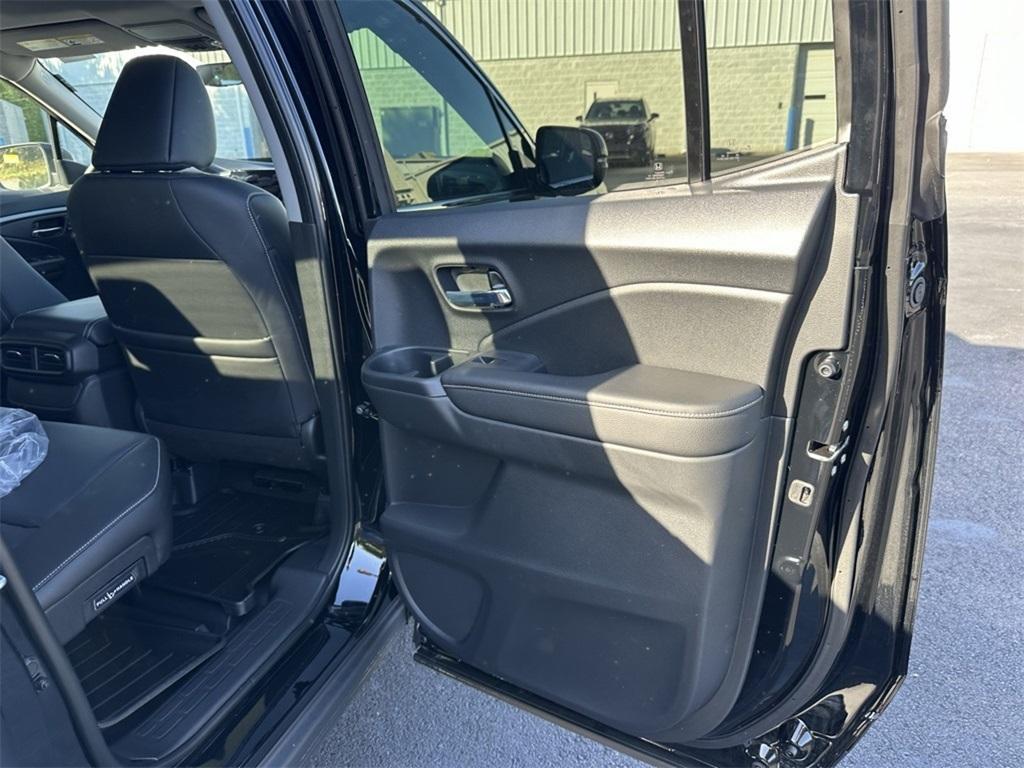 new 2025 Honda Ridgeline car, priced at $39,180