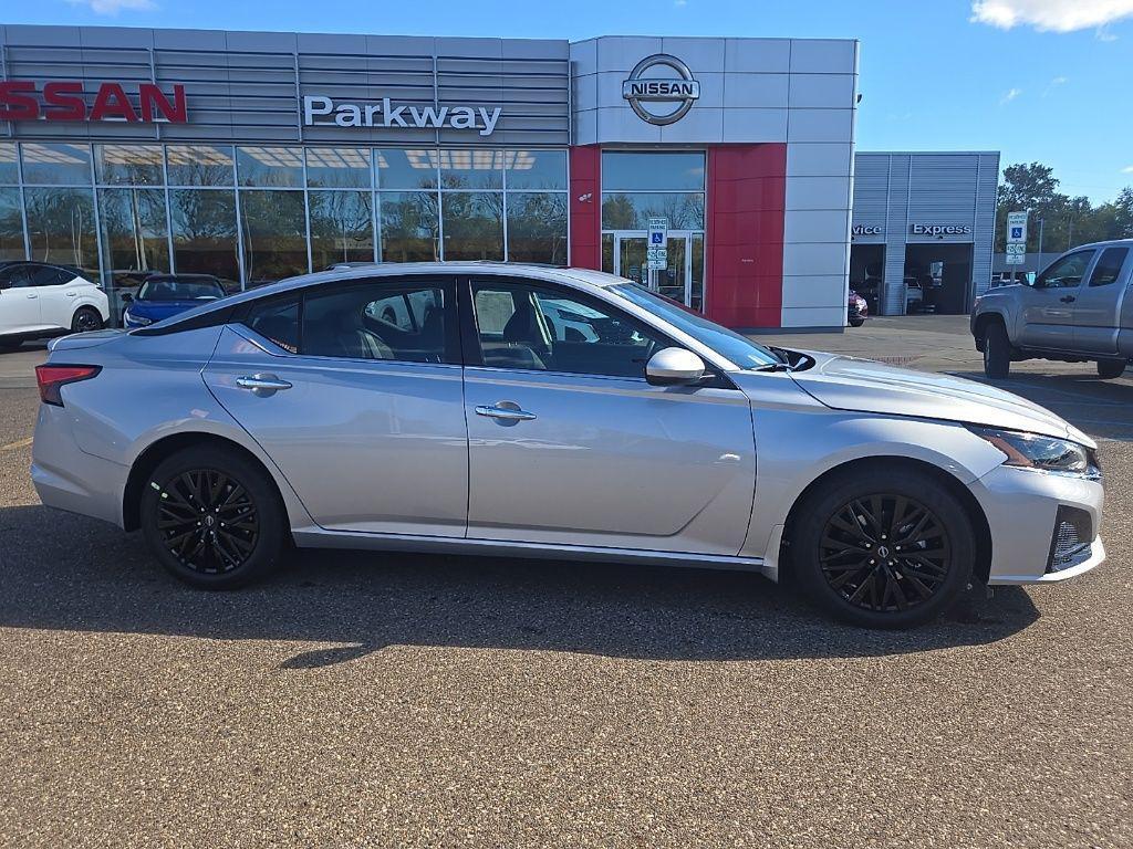 new 2025 Nissan Altima car, priced at $24,900