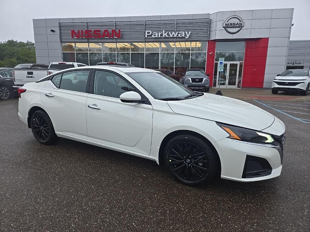 new 2025 Nissan Altima car, priced at $29,307