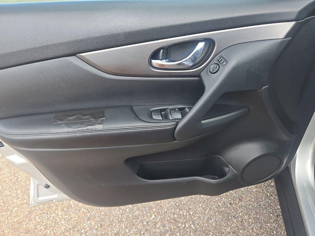 used 2015 Nissan Rogue car, priced at $7,985
