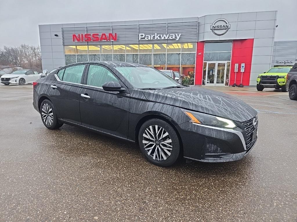 used 2023 Nissan Altima car, priced at $17,857