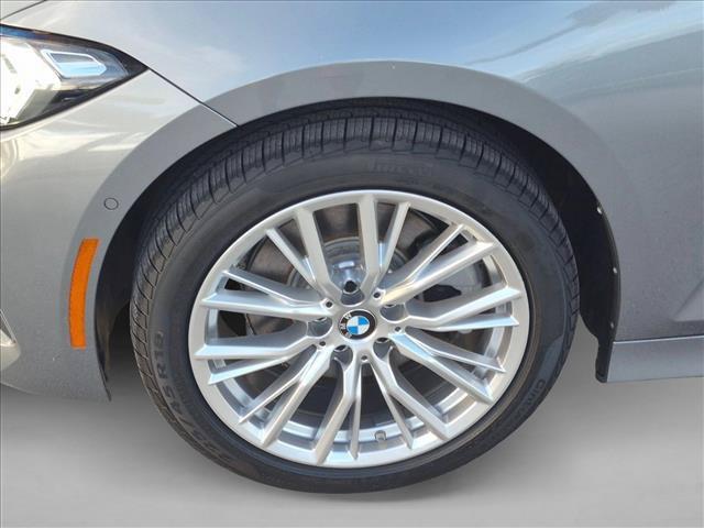 BMW 3 Series view 24