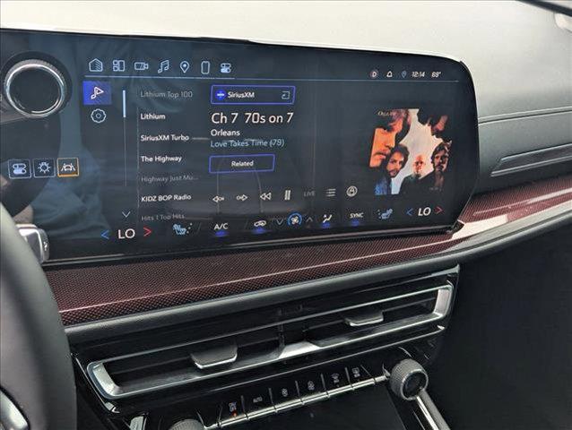 used 2024 Chevrolet Traverse car, priced at $37,622