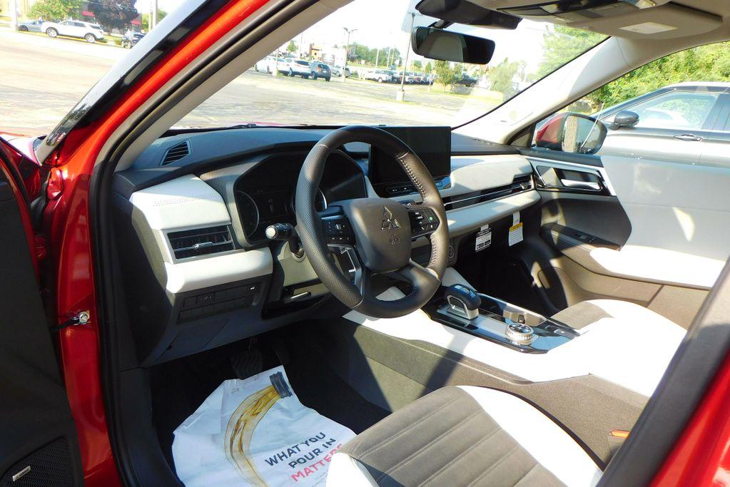 new 2025 Mitsubishi Outlander car, priced at $37,595