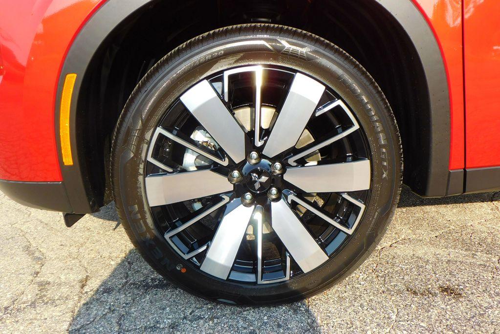 new 2025 Mitsubishi Outlander car, priced at $37,595